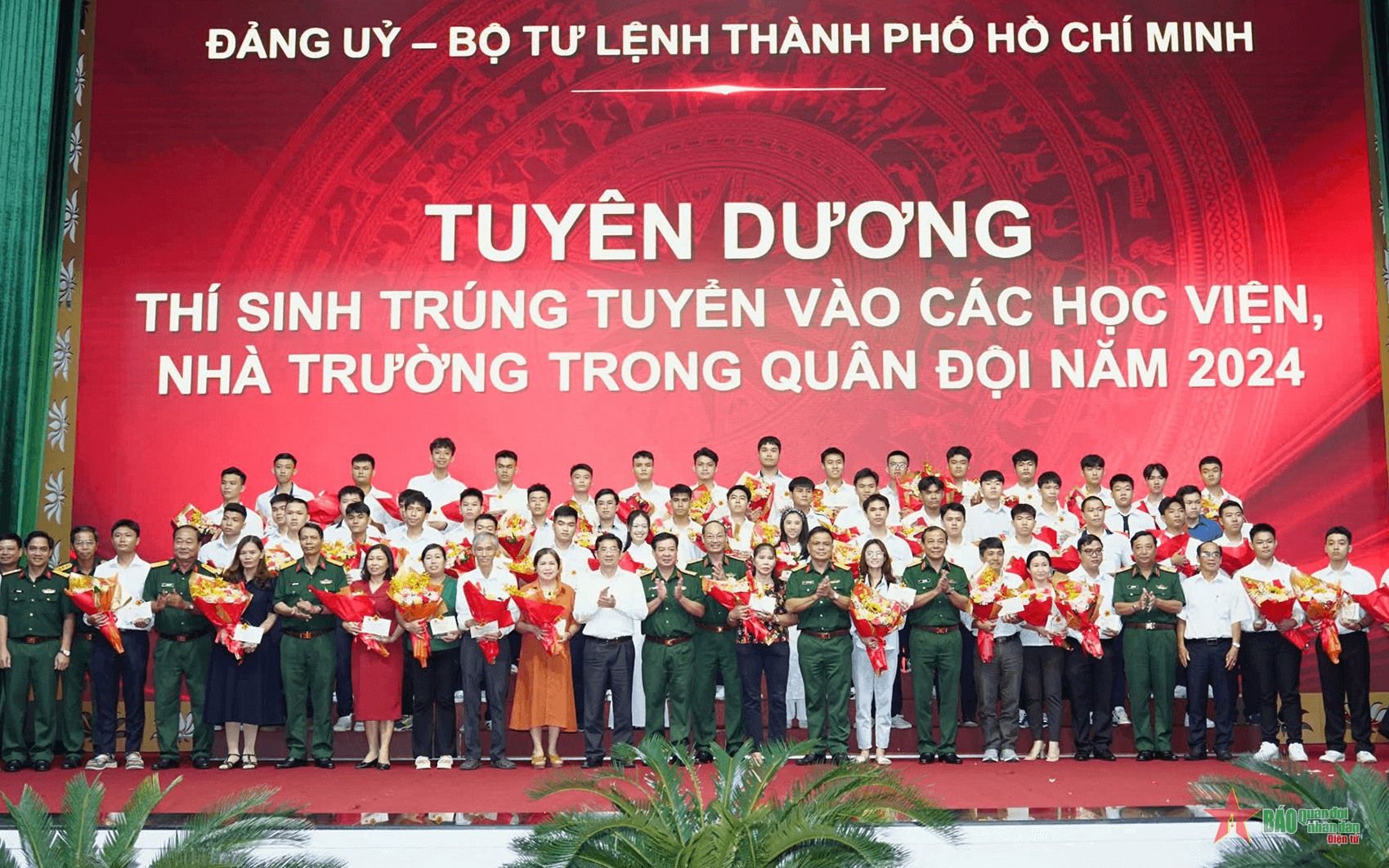 Bộ tư lệnh TP Hồ Chí Minh tuyên dương thí sinh trúng tuyển các học viện, nhà trường quân đội