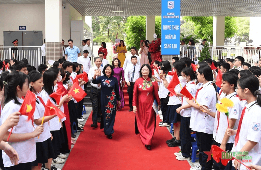 Bí thư Thành ủy Hà Nội dự khai giảng tại Trường THCS Giảng Võ