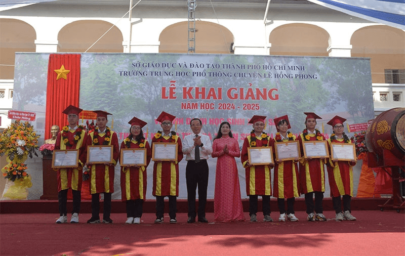 Học sinh cả nước vui đón năm học mới 2024-2025