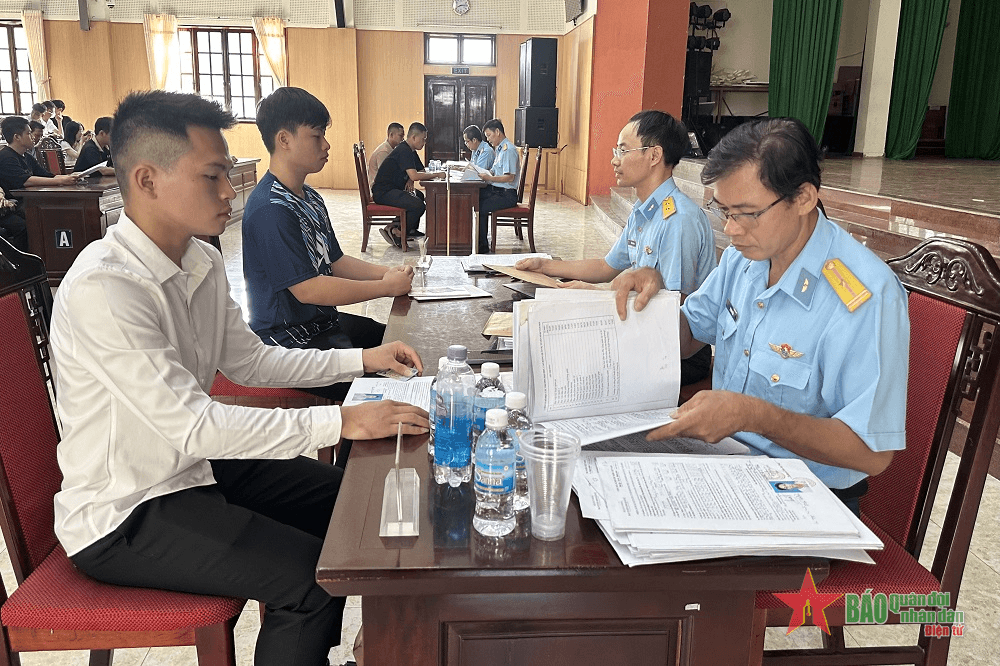 Trường Sĩ quan Không quân tiếp nhận học viên vào nhập học