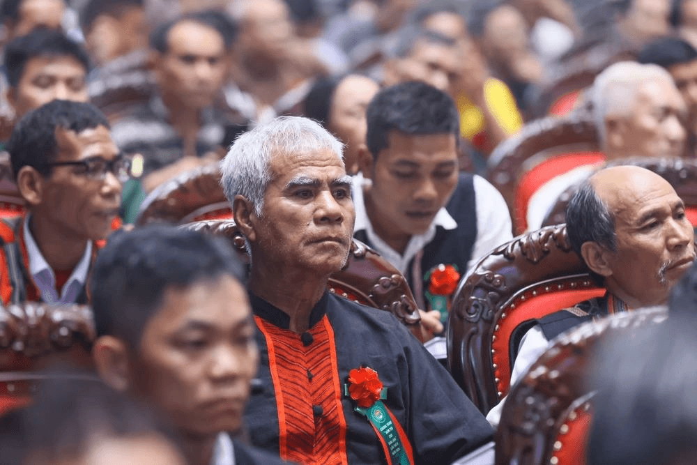 Chính sách và phát triển: Quan tâm thực hiện các chính sách cho người có uy tín