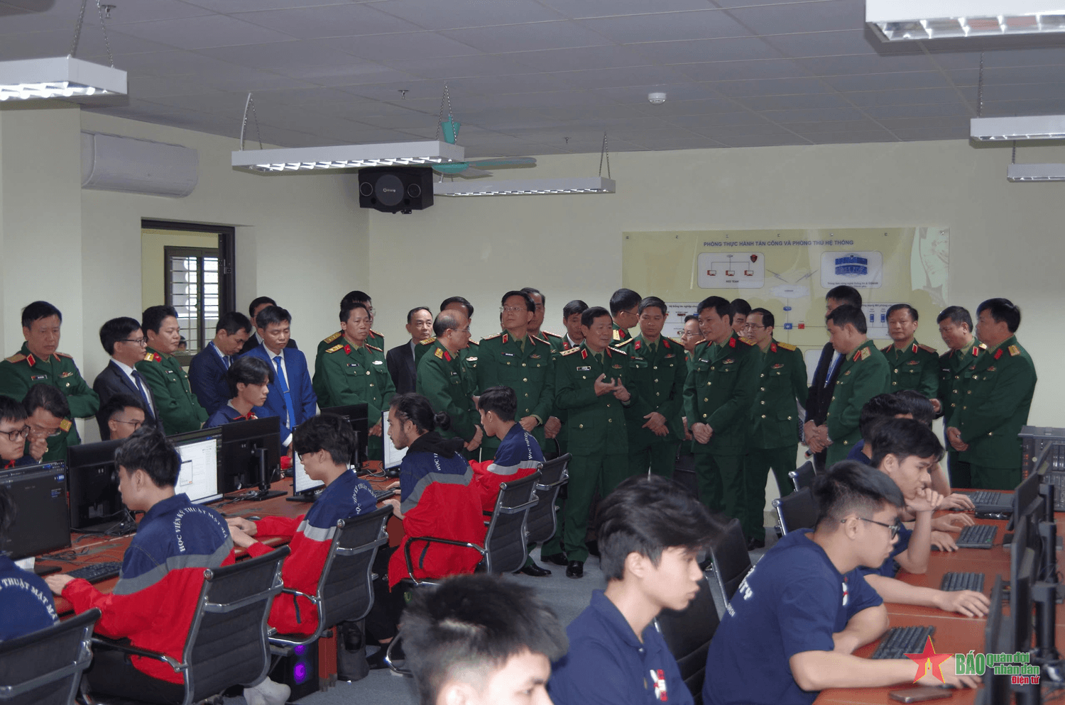 Làm theo lời Bác Hồ dạy “Bí mật, đoàn kết và quân sự hóa”