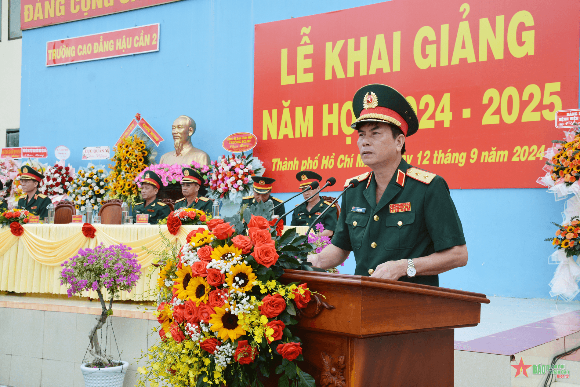 Trung tướng Đỗ Văn Thiện dự, chỉ đạo khai giảng năm học mới tại Trường Cao đẳng Hậu cần 2