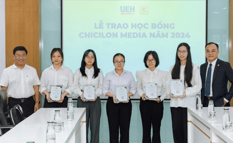 Đa dạng chính sách học bổng hỗ trợ tân sinh viên