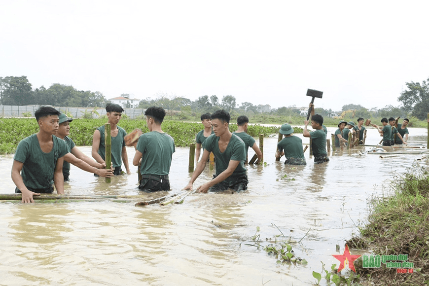 Bản tin thời sự tổng hợp tuần: Tỏa sáng hình ảnh Bộ đội Cụ Hồ trong bão lũ