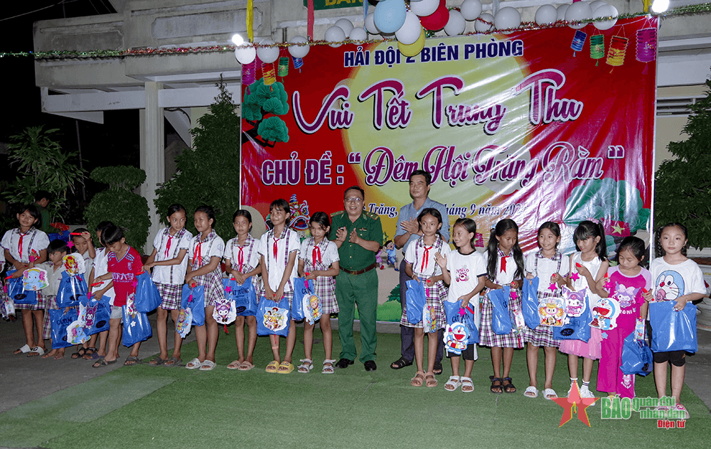 Ấm áp Trung thu cho trẻ em khu vực biên giới biển Sóc Trăng