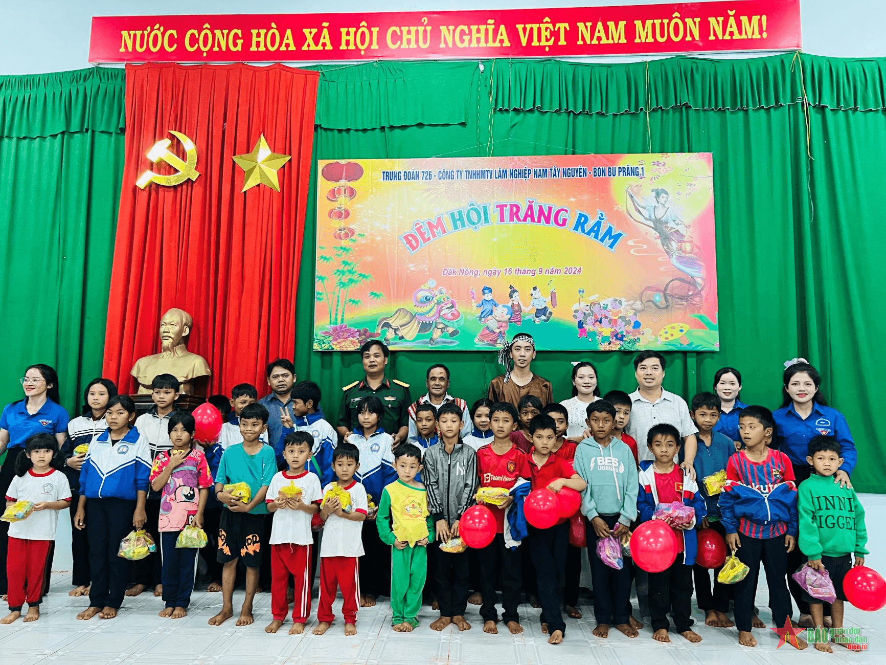 Trung đoàn 726 chăm lo Tết Trung thu cho trẻ em biên giới