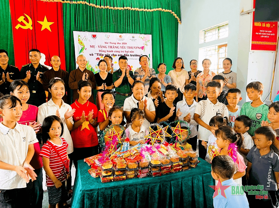Nhiều phần quà đến với trẻ em nghèo dịp Trung thu năm 2024 tại địa bàn biên giới