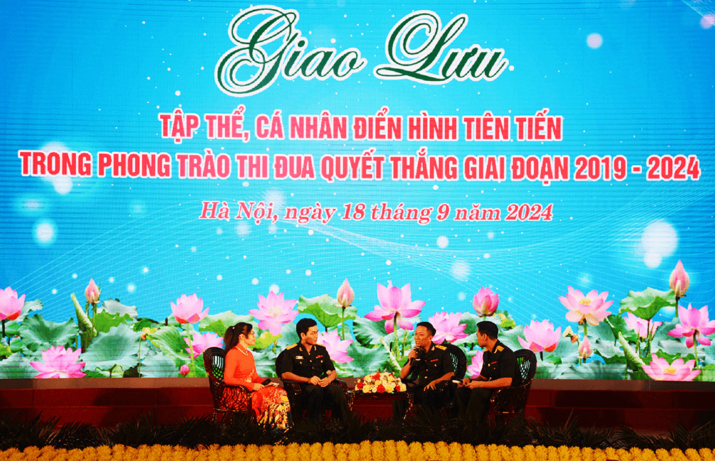 Học viện Chính trị giao lưu điển hình tiên tiến