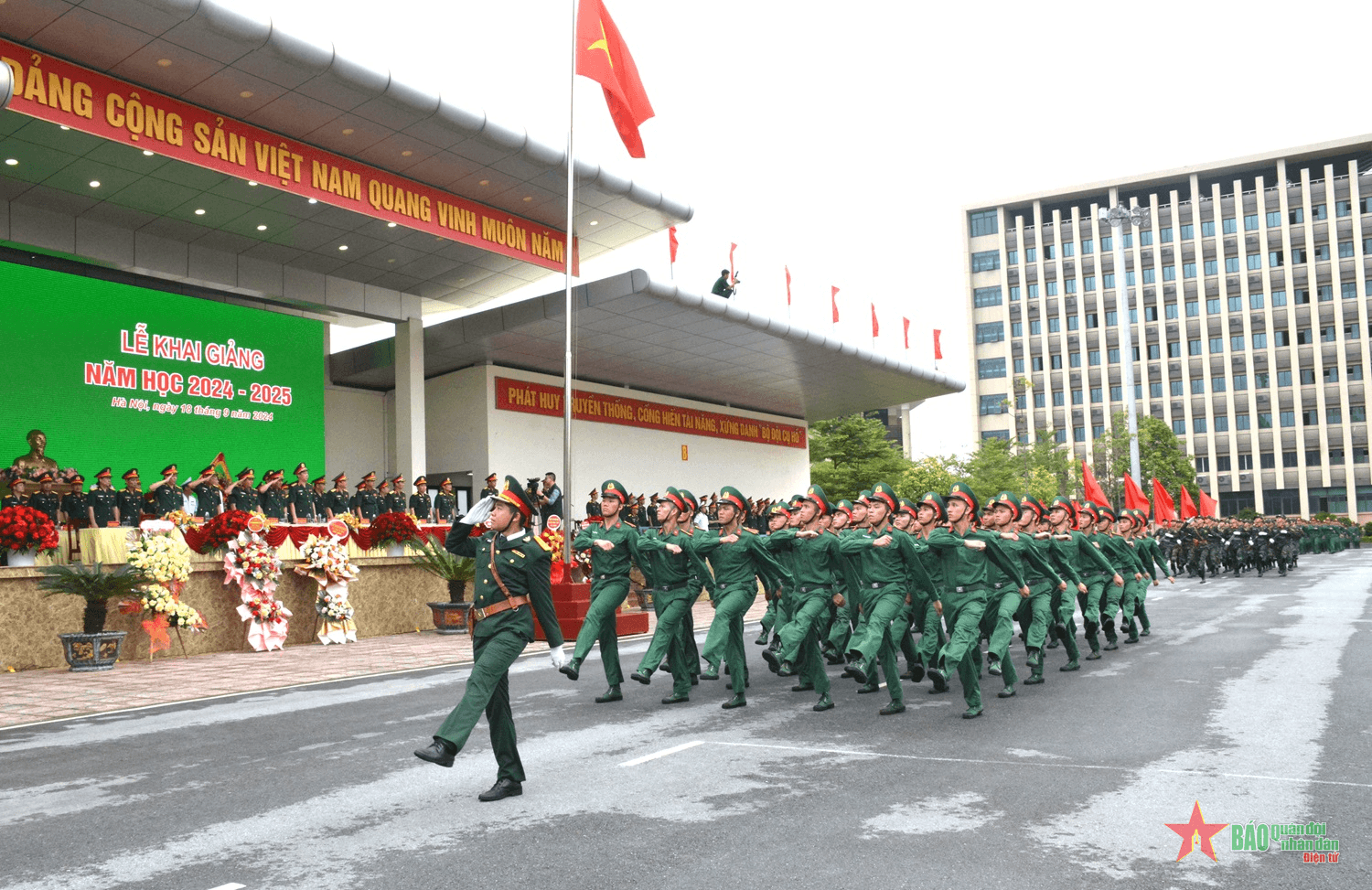 Trung tướng Trương Thiên Tô dự Lễ khai giảng năm học mới của Trường Sĩ quan Chính trị