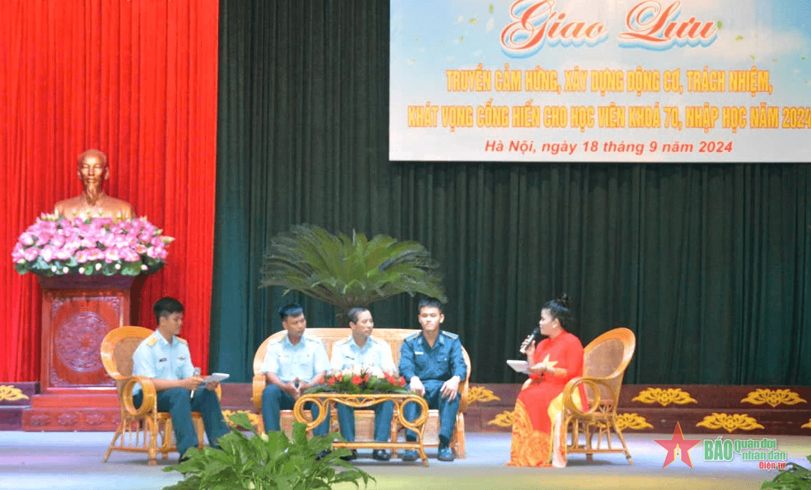 Học viện Phòng không-Không quân giao lưu truyền cảm hứng, khơi dậy khát vọng cho học viên