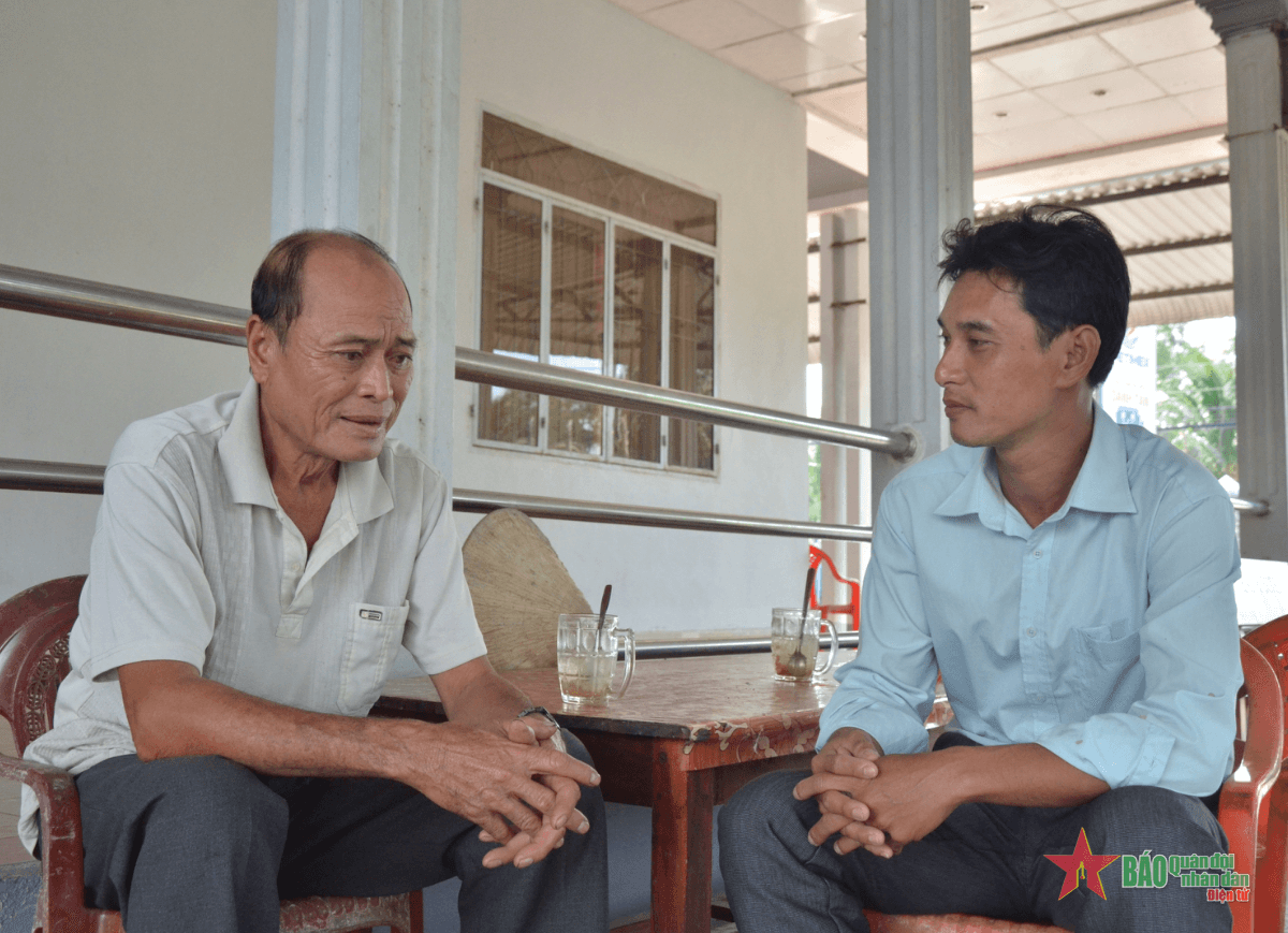 Người có uy tín đi đầu trong các phong trào ở phum, sóc