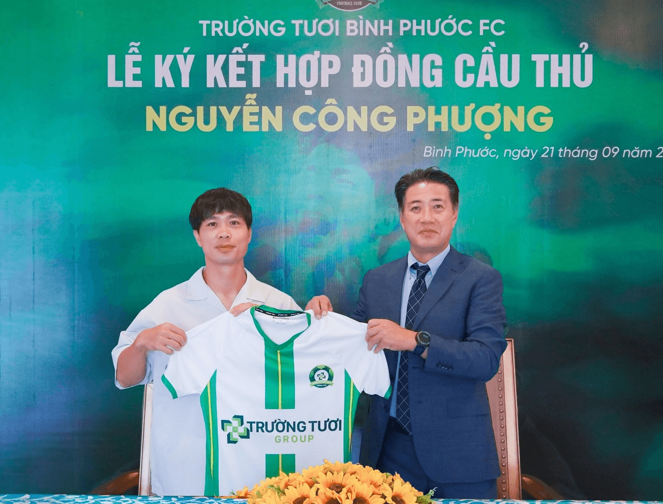 Tiền đạo Công Phượng chốt bến đỗ bất ngờ