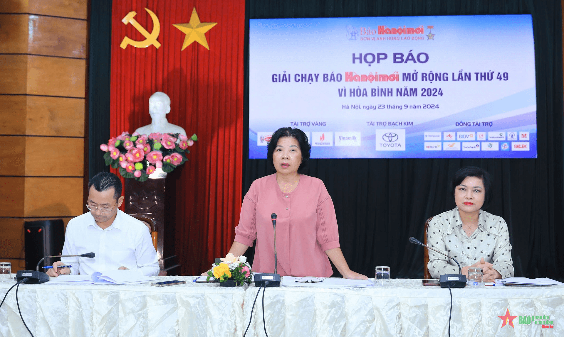 Hơn 1.000 vận động viên tranh tài chung kết giải chạy Báo Hànộimới 2024
