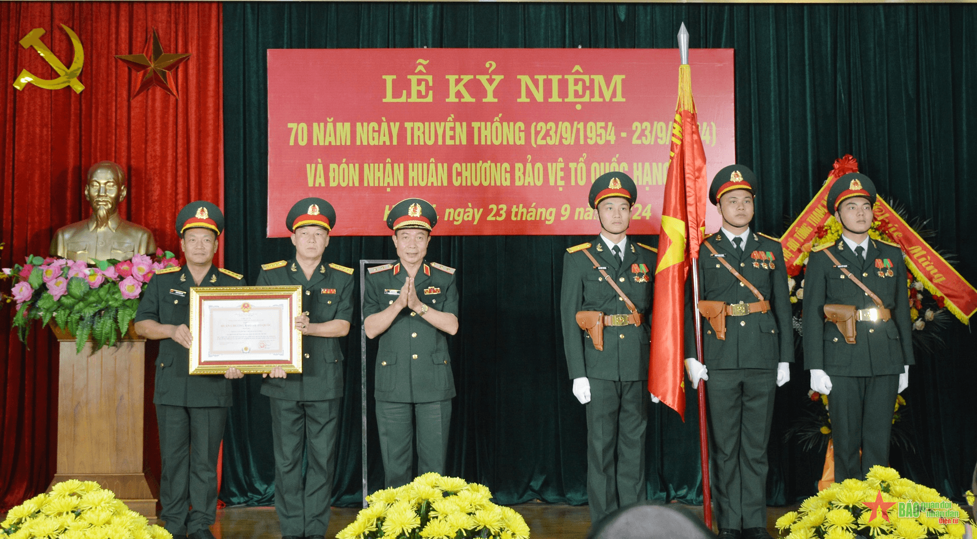 Trung tâm Thể dục thể thao Quân đội đón nhận Huân chương Bảo vệ Tổ quốc hạng Ba