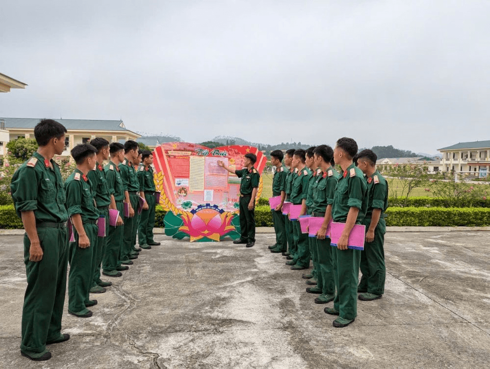 Để bộ đội “thấm, ngấm” pháp luật, kỷ luật