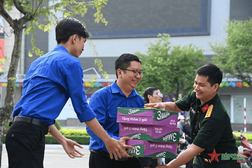 Diễn đàn chủ nhật: Biết yêu và biết đủ