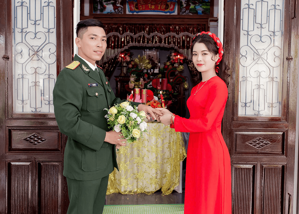 Nhờ đồng đội mai mối