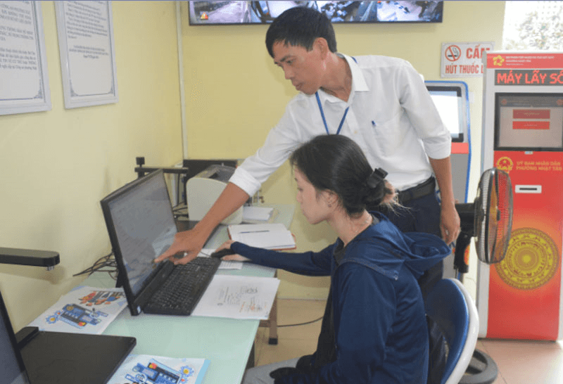 Chuyển đổi số trong giải quyết thủ tục hành chính tại Hà Nội - Động lực và những vấn đề đặt ra - Bài 2: Trở ngại từ nhận thức đến thiếu hụt nhân lực và hạ tầng