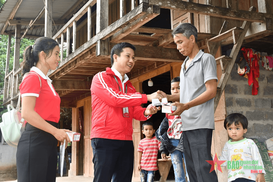 Viettel Quảng Bình không để ai bị bỏ lại phía sau trong hành trình chuyển đổi từ 2G lên 4G