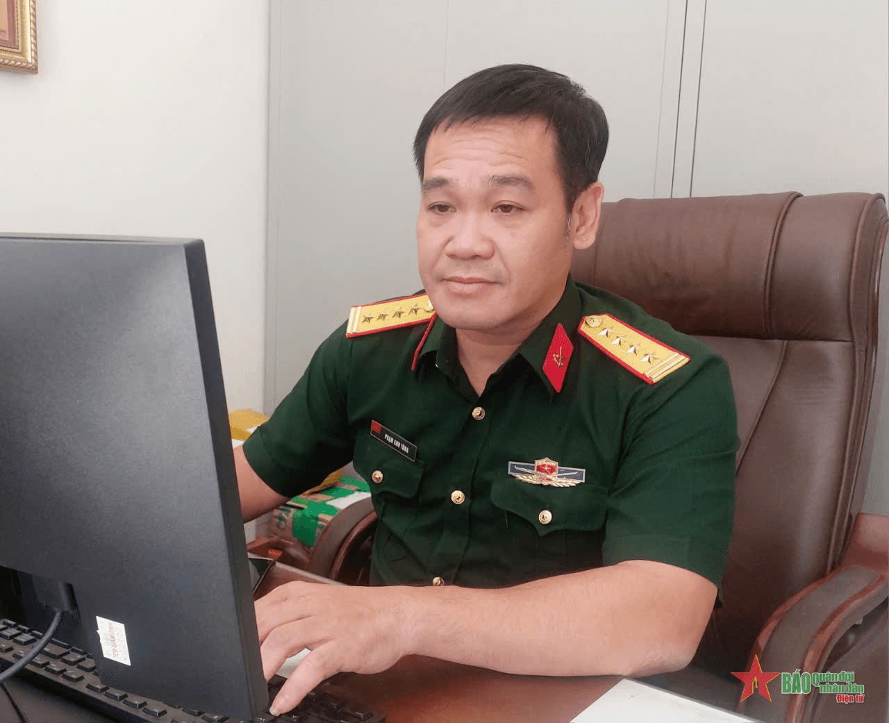 Gương sáng cán bộ ngành doanh trại Phạm Anh Tùng