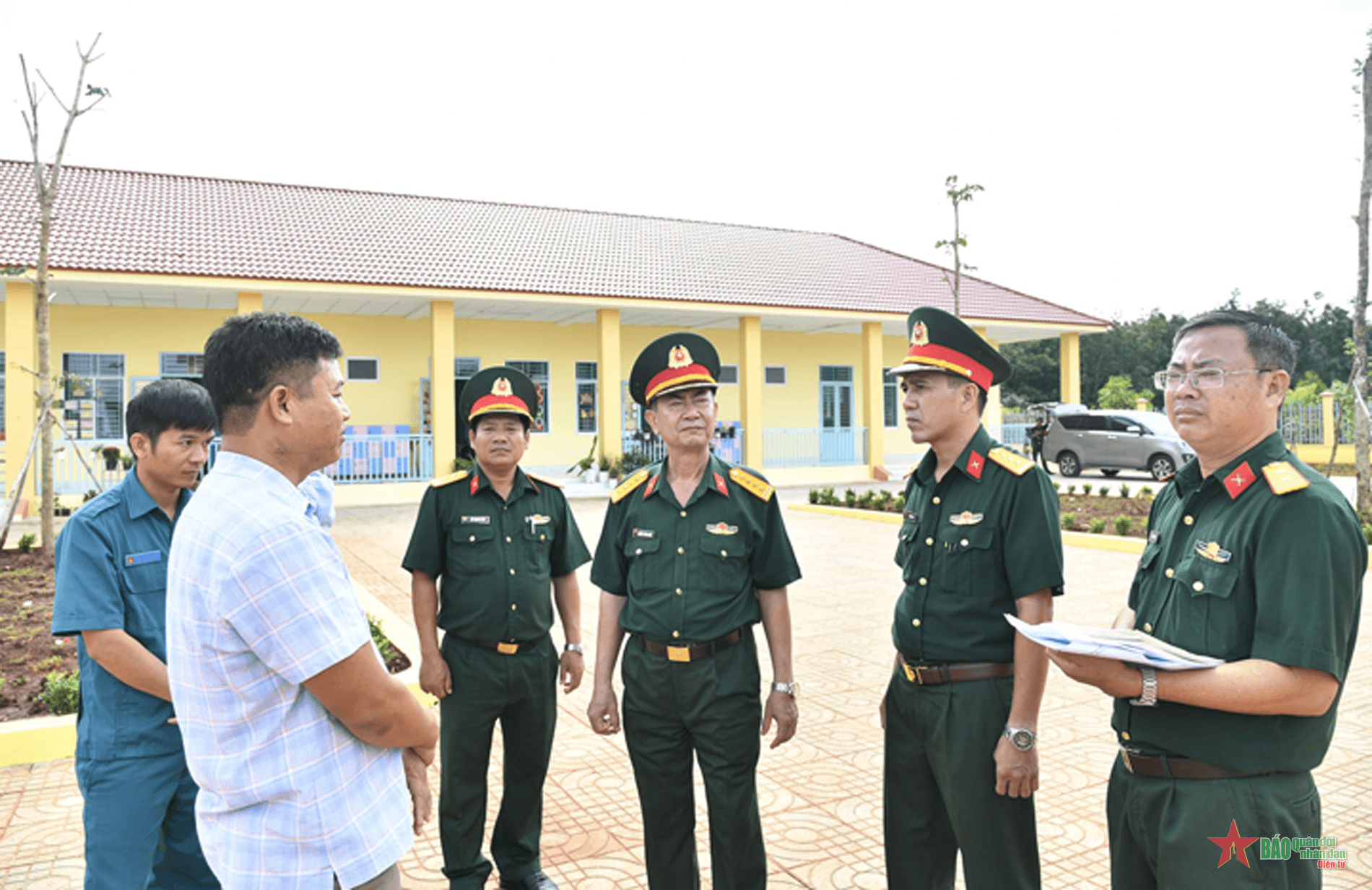 Quân khu 7 kiểm tra tiến độ xây dựng điểm trường tại điểm dân cư biên giới Bình Phước