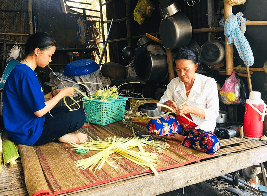 Hỗ trợ phụ nữ dân tộc thiểu số tự tin làm chủ cuộc sống