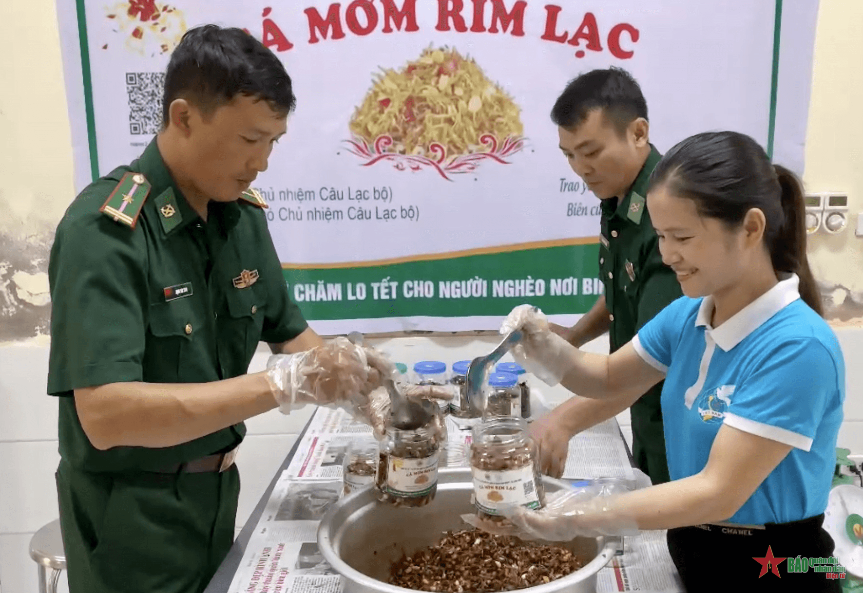 “Cá mờm rim lạc” mang tết ấm về với người nghèo nơi biên giới