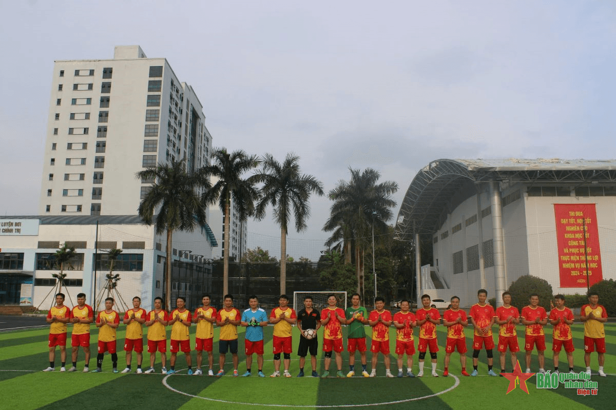 Giao lưu bóng đá chào mừng 73 năm Ngày truyền thống Học viện Chính trị