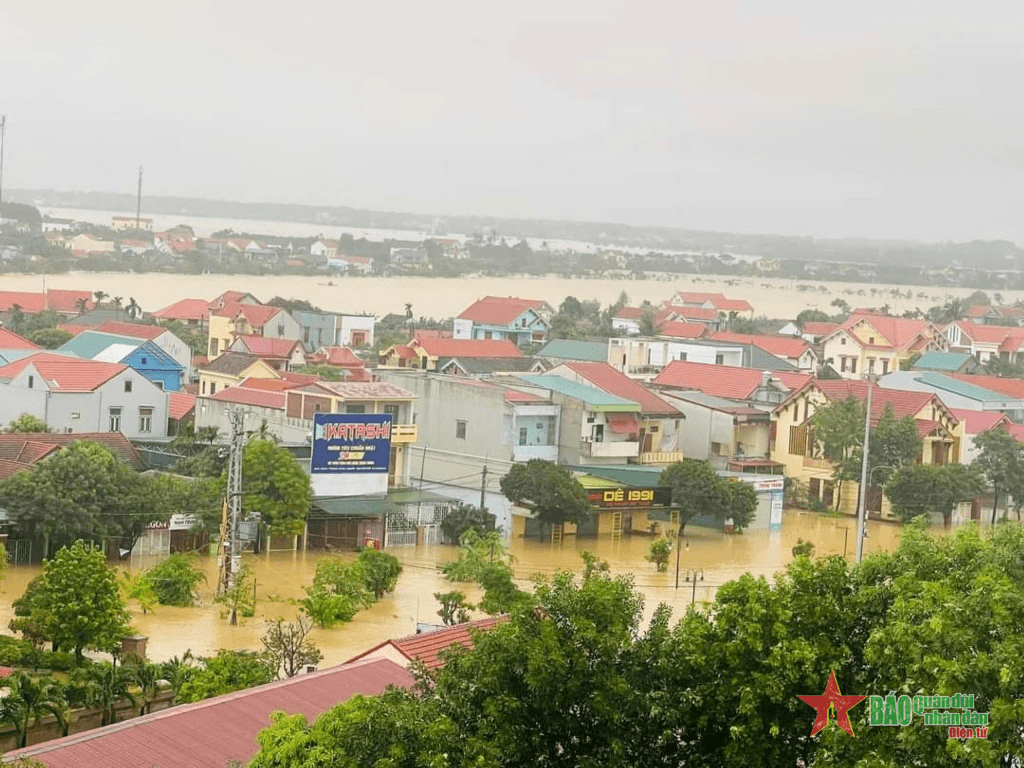 Mưa lũ làm ngập 15.000 nhà dân tại Quảng Bình