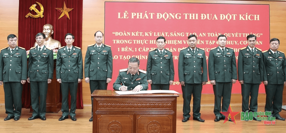 Học viện Chính trị phát động thi đua đột kích trong diễn tập chỉ huy - cơ quan 1 bên, 1 cấp trên bản đồ