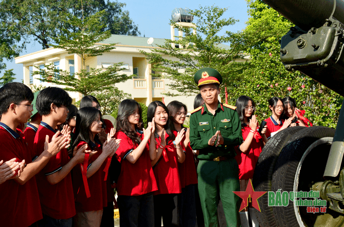 Giáo dục truyền thống cho học sinh Trường THPT Nguyễn Gia Thiều