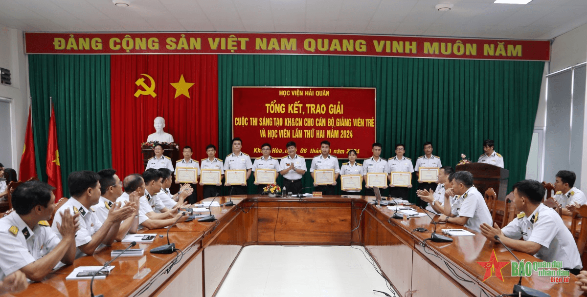 Học viện Hải quân trao giải cuộc thi sáng tạo khoa học và công nghệ lần thứ hai