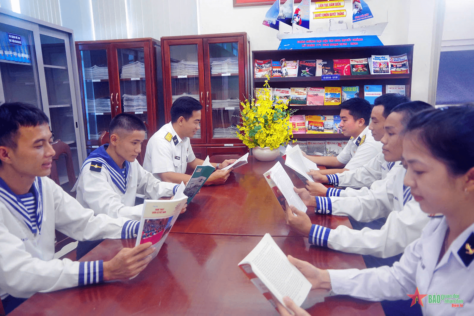 Lữ đoàn 171 tuyên truyền hưởng ứng Ngày Pháp luật