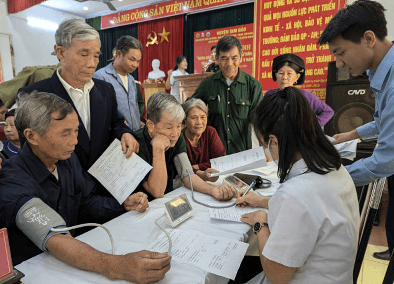Tình quân dân dưới chân núi Tam Đảo