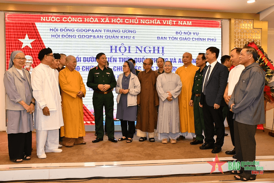 Bồi dưỡng kiến thức quốc phòng, an ninh cho chức sắc, chức việc các tổ chức tôn giáo trên địa bàn Quân khu 4