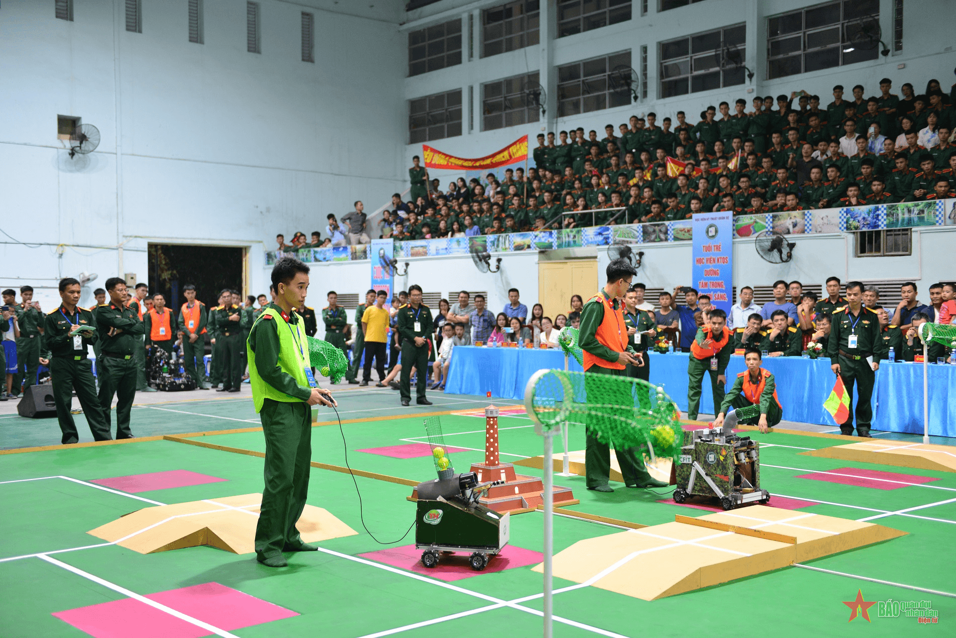 Sôi nổi cuộc thi Robocon “Tự hào lịch sử-Rạng ngời tương lai”