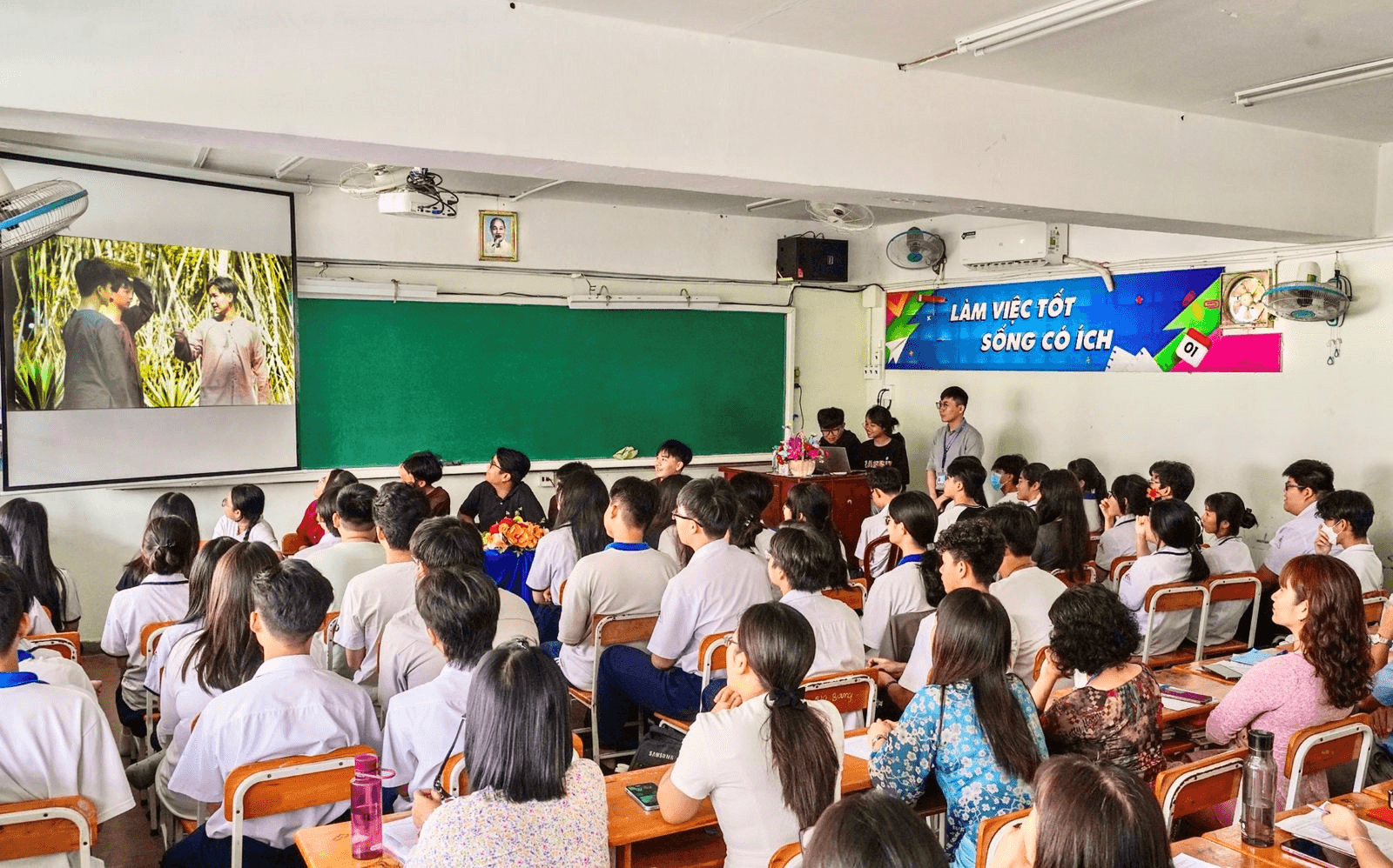 Những thước phim nhân lên tình yêu văn học