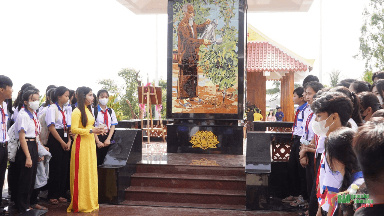 Chuyện về cây vú sữa gửi tặng Bác Hồ của người dân Cà Mau