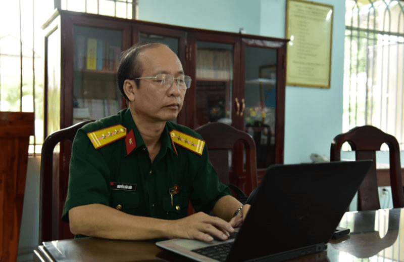 Hơn 30 năm cống hiến của thầy giáo áo lính