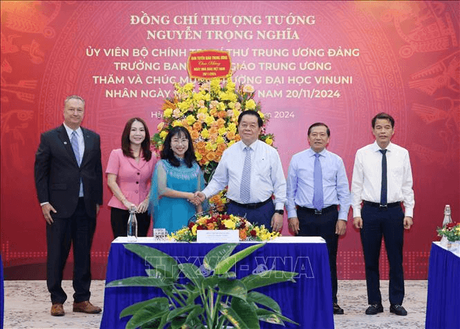 Trưởng ban Tuyên giáo Trung ương Nguyễn Trọng Nghĩa thăm, chúc mừng Trường Đại học VinUni