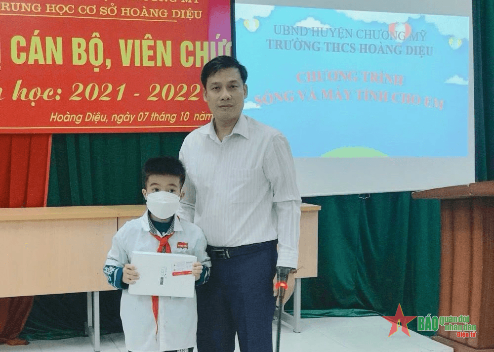 Thầy Hiệu trưởng Nguyễn Đình Hùng: Tấm gương sáng trong sự nghiệp giáo dục