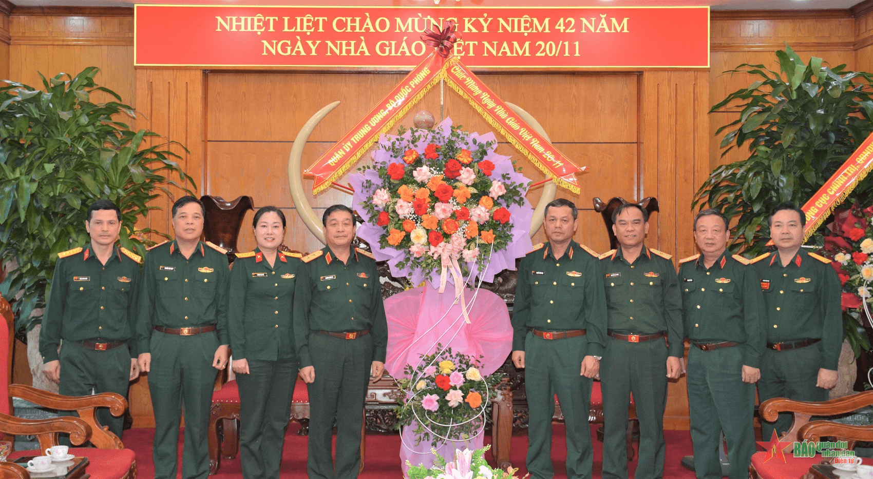 Trung tướng Trương Thiên Tô thăm, chúc mừng Học viện Chính trị nhân Ngày Nhà giáo Việt Nam