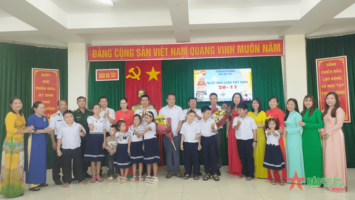 Huyện Trường Sa gặp mặt kỷ niệm Ngày Nhà giáo Việt Nam