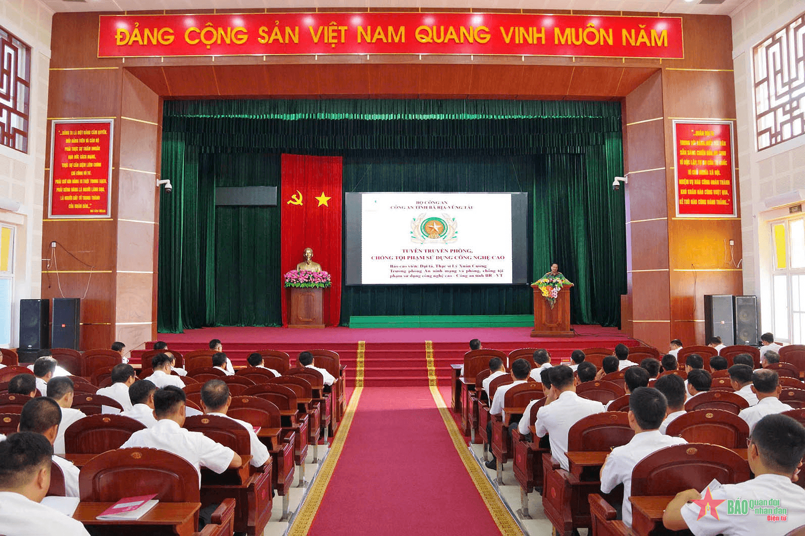Vùng 2 Hải quân phối hợp tổ chức thông tin, tuyên truyền, phổ biến, giáo dục pháp luật