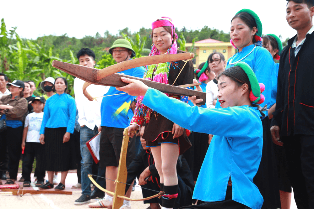 Lễ hội "Mùa vàng miền soóng cọ" của đồng bào Sán Chỉ