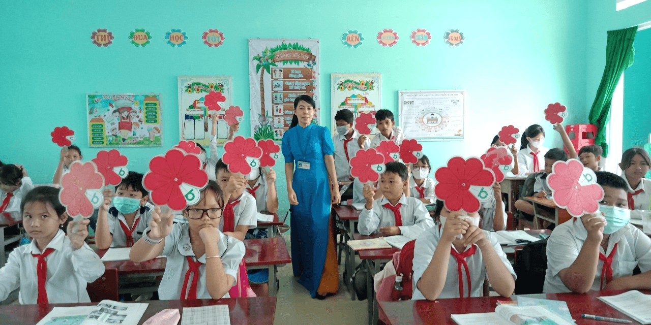 Niềm vui vì học sinh được đi học hằng ngày
