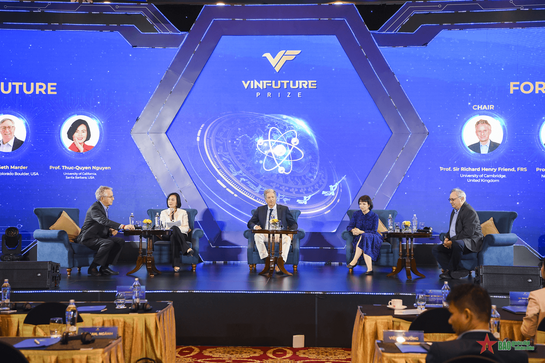 Các nhà khoa học hàng đầu đến VinFuture bàn về tương lai của trí tuệ nhân tạo, vật liệu bền vững