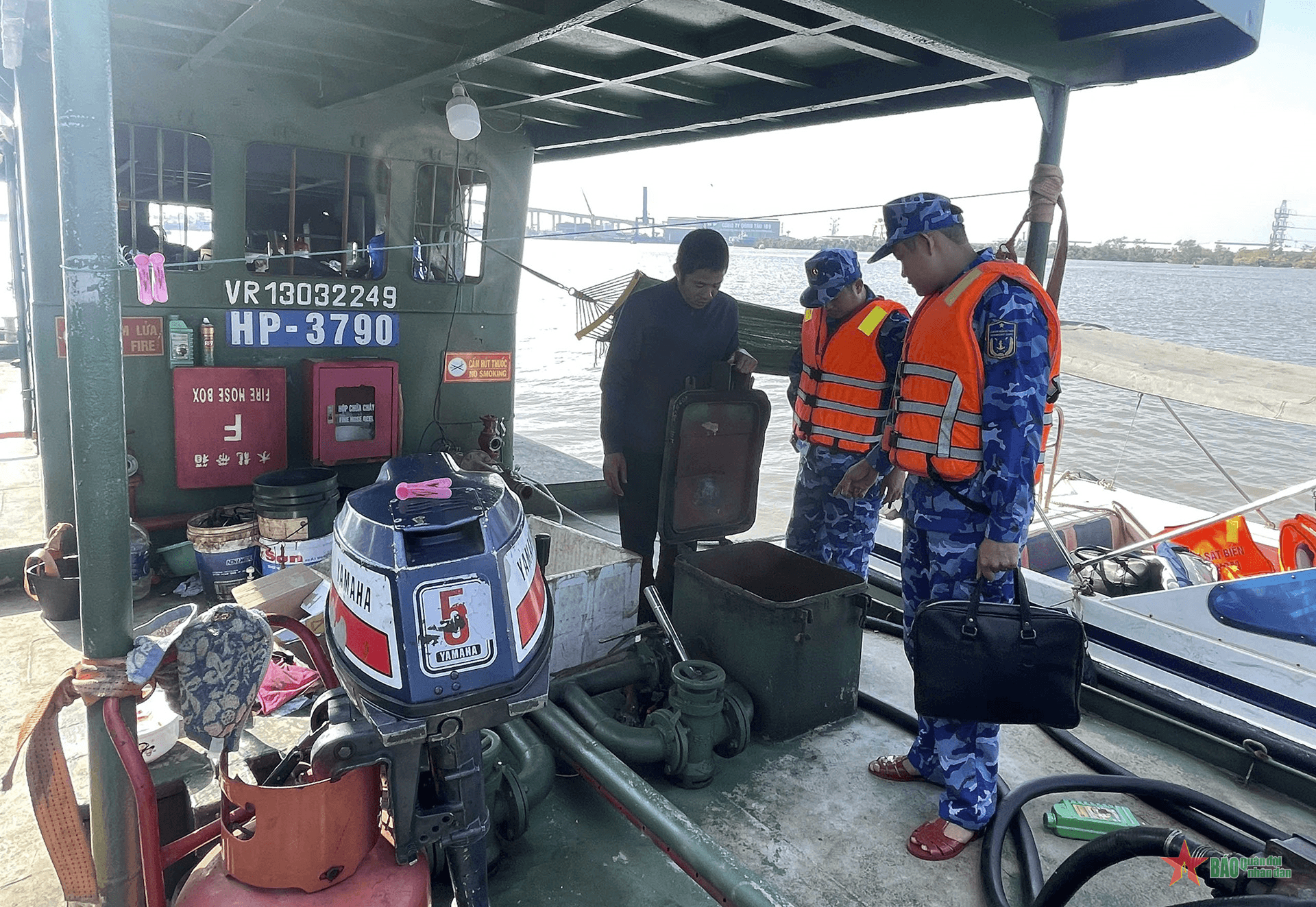 Đoàn trinh sát số 1 liên tiếp bắt giữ phương tiện vận chuyển dầu trái phép
