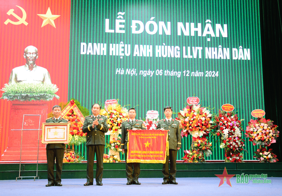 Khoa Vô tuyến điện tử (Học viện Kỹ thuật Quân sự) đón nhận Danh hiệu Anh hùng Lực lượng vũ trang nhân dân